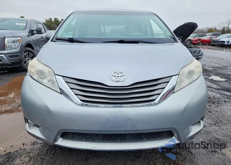 2012 Toyota Sienna Xle 7-Passenger z USA, uszkodzony, nr VIN 5TDDK3DC1CS030689